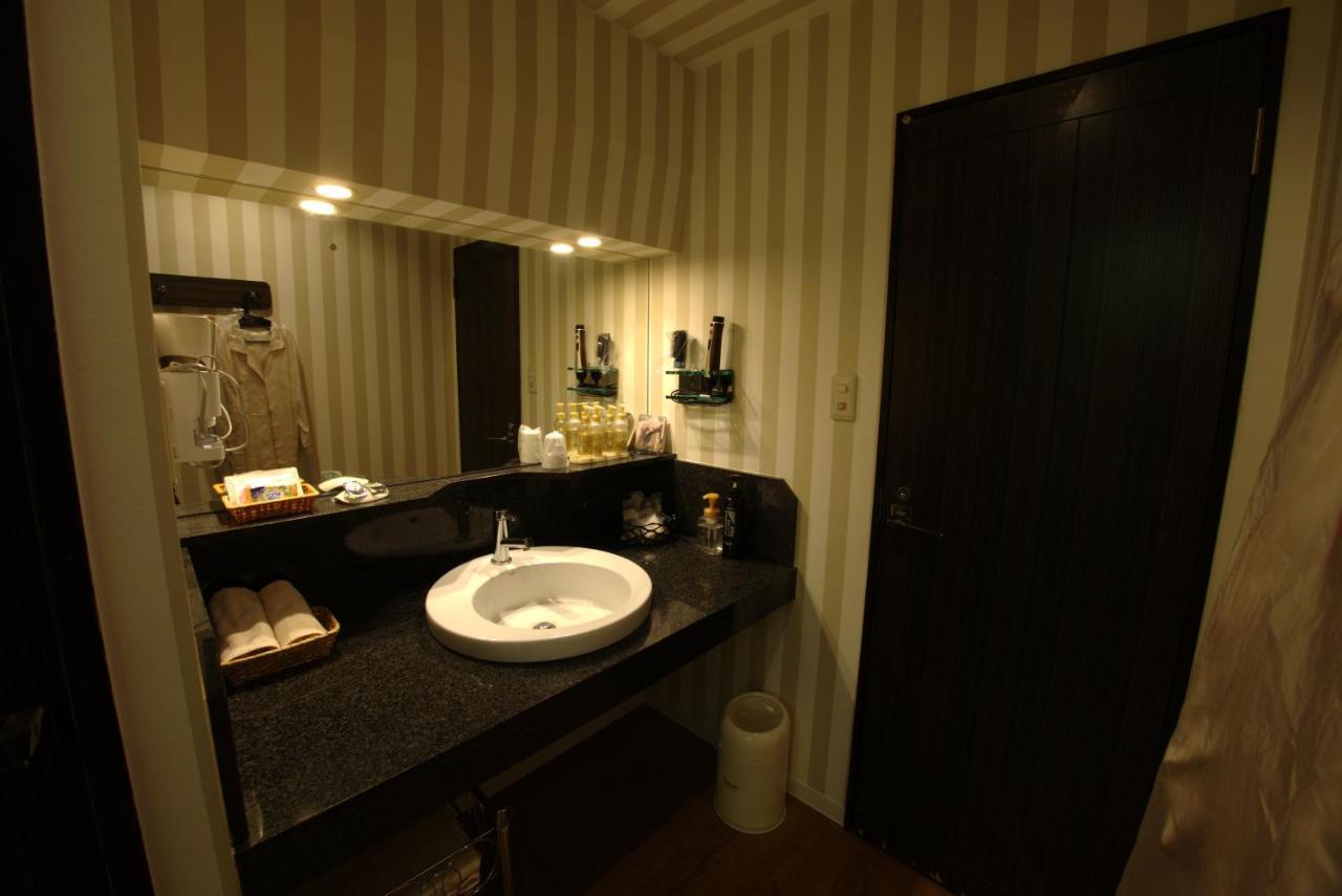 Hotel Allure (Adults Only) Наґоя Екстер'єр фото